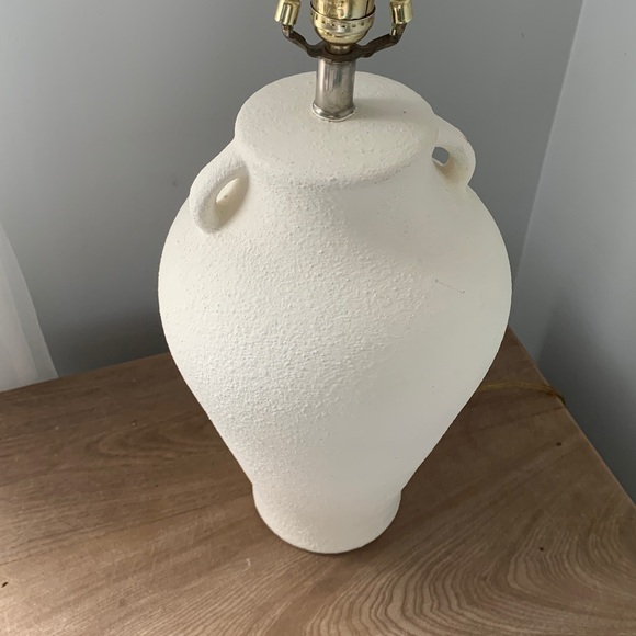 Table lamp with handles traditional classic elegant off white ceramic - Picture 3 of 7